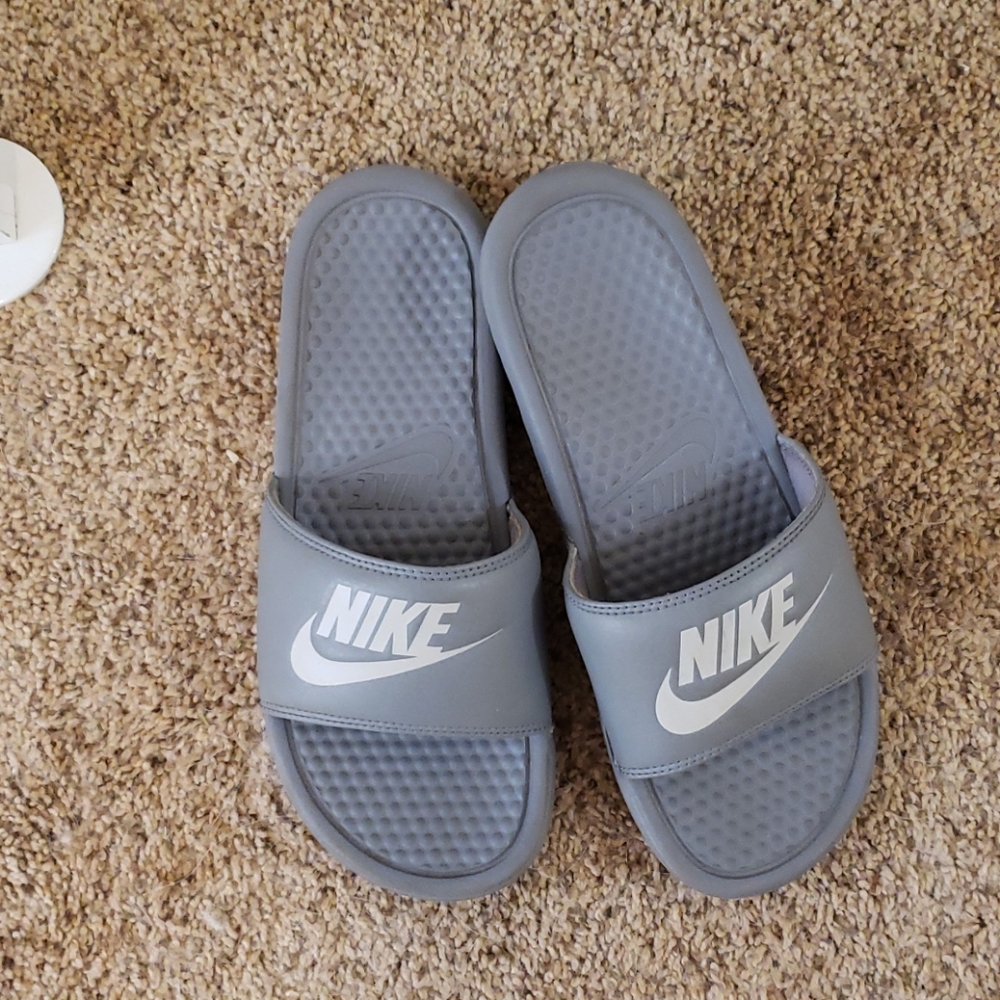 🎀4 for $15🎀 Nike slip ons